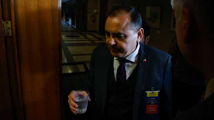 Juez Ulloa acusa "vendetta política" en su contra con acusación constitucional