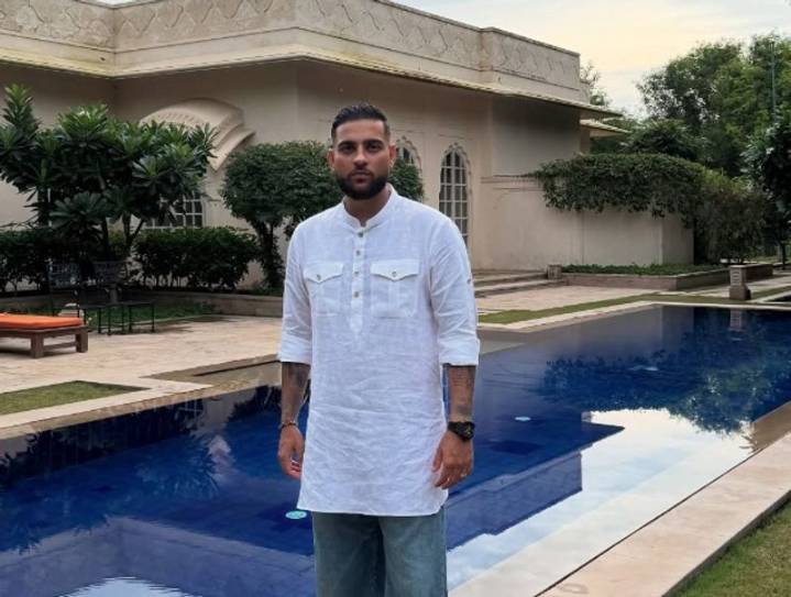 Delhi Police uses Karan Aujla's viral track in witty traffic safety video