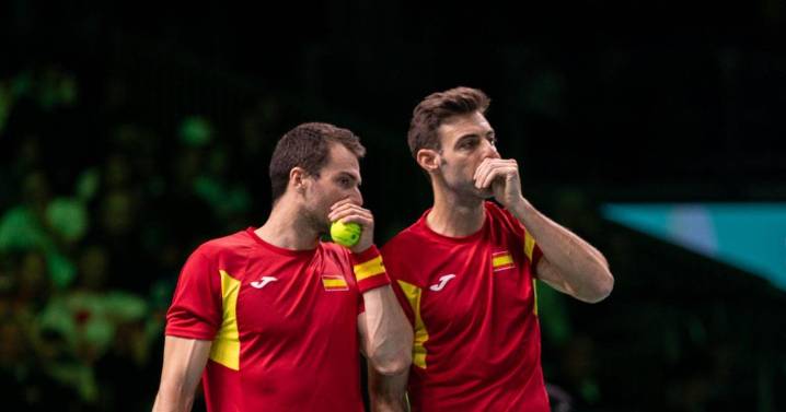 España tira de épica en la Davis