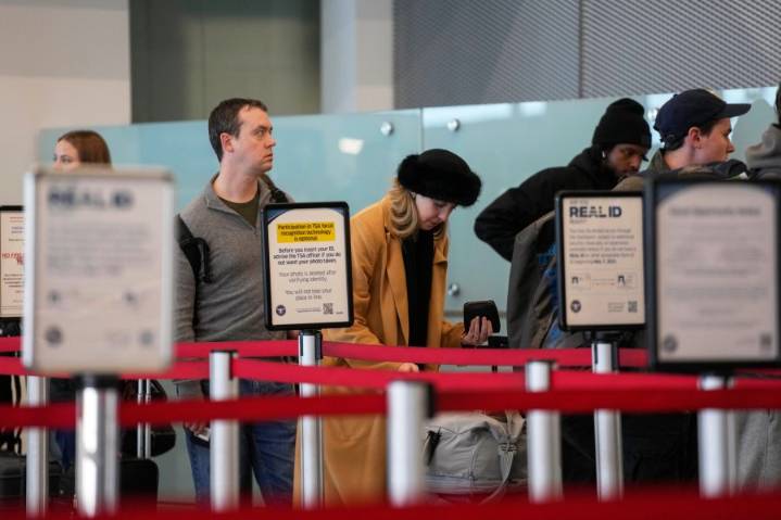 While Trump threatens controllers, US flight cancellations will drag on even after shutdown ends