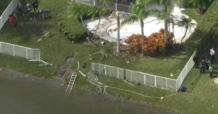 2 killed after small plane headed to Jamaica for Hurricane Melissa relief efforts crashes into Coral Springs pond, officials say