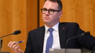 Shadow housing minister Andrew Bragg warns he would quit frontbench if Liberal Party abandons Paris Agreement