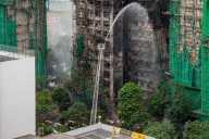 Incendio en Hong Kong deja 55 muertos y 279 desaparecidos en...
