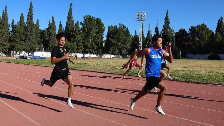 Chihuahua arranca con ocho medallas en el atletismo de Bachilleres 2025