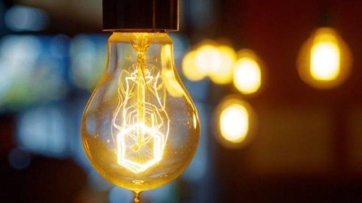 Cómo calcular los nuevos costos de luz tras el aumentazo dispuesto por el Gobierno