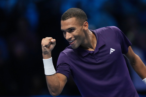 Auger-Aliassime vence a Zverev y avanza a semifinales del ATP Finals; Sinner sigue invicto