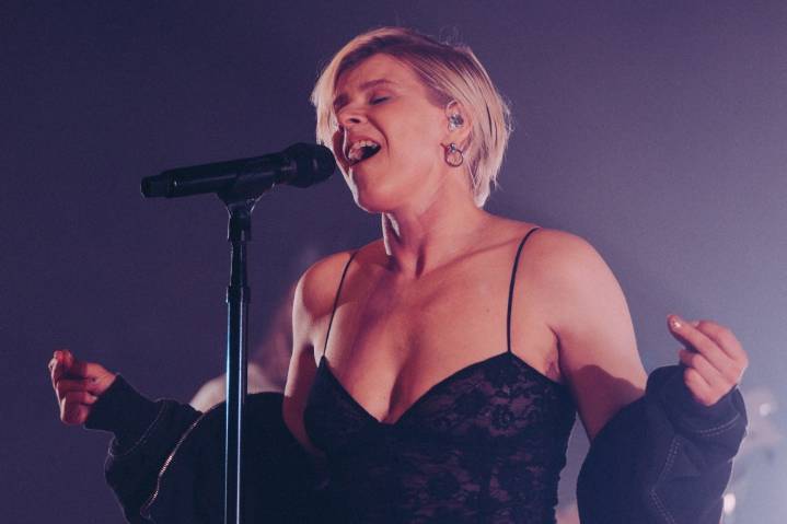 Robyn Live-Debuts ‘Dopamine’ at Surprise LA Show: Inside Her First Full Concert Since 2019 (Full Setlist)