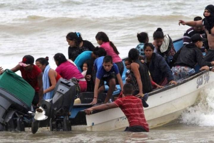 Detienen a migrantes venezolanos al llegar a Trinidad