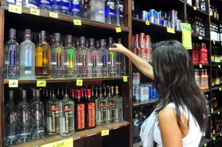 Bares suspendidos por venta de alcohol a menores de edad