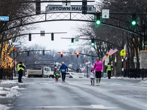 Photo gallery: Runners brave the elements in Maumee