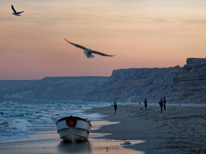 Attackers board a ship off the coast of Somalia after firing rocket