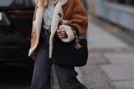 Abrigos con borreguito: 3 modelos de Mango por los que suspiramos (y que tienen mucho descuento este Black Friday)