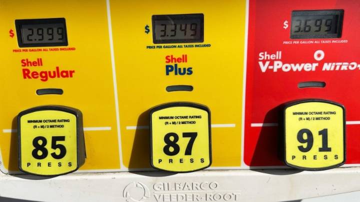 Gas prices drop below $3 per gallon, lowest since 2021