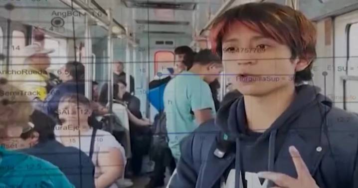 Ángel, el joven alumno del IPN que convierte el Metro en un aula mientras lucha por estudiar y no abandonar su sueño