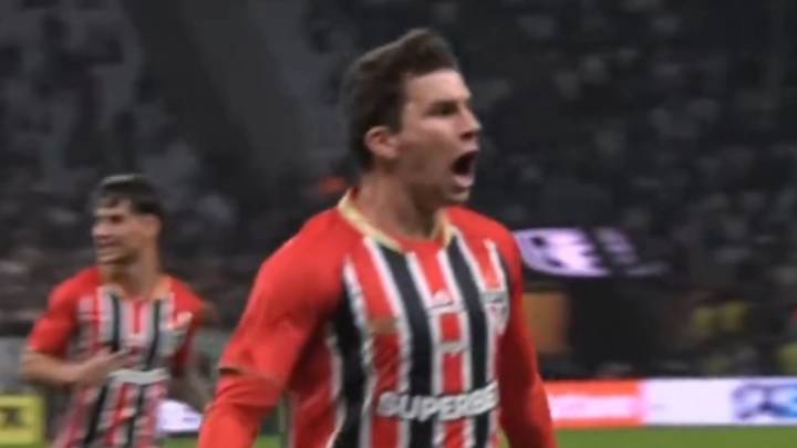 [VIDEO] Gonzalo Tapia llegó desde Rusia y anotó para Sao Paulo un golazo ante Corinthians