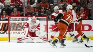 Ducks beat Red Wings as Gibson returns to Anaheim