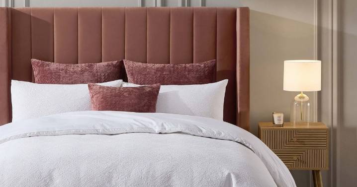 'Luxurious' Dusk bedding with near-perfect rating has shoppers rushing to buy more