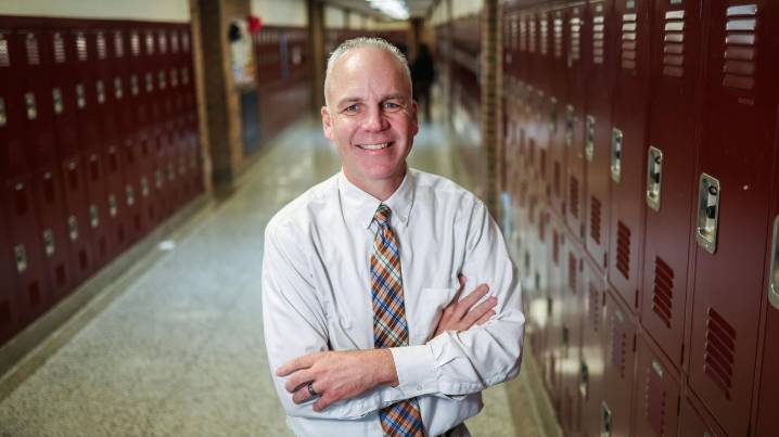 Jay Rand challenges students with Gauss' classic math puzzle on day one