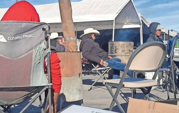 Resistieron agricultores bloqueos lejos de casa