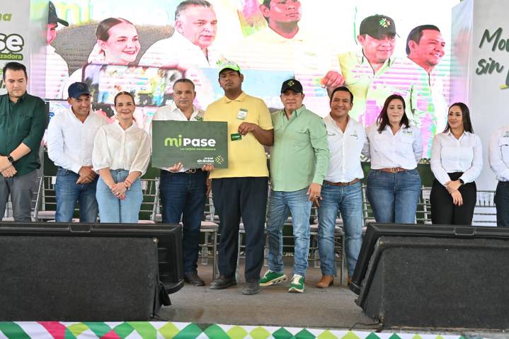 RGC entregó tarjetas “Mi Pase” a universitarios de Ciudad Valles