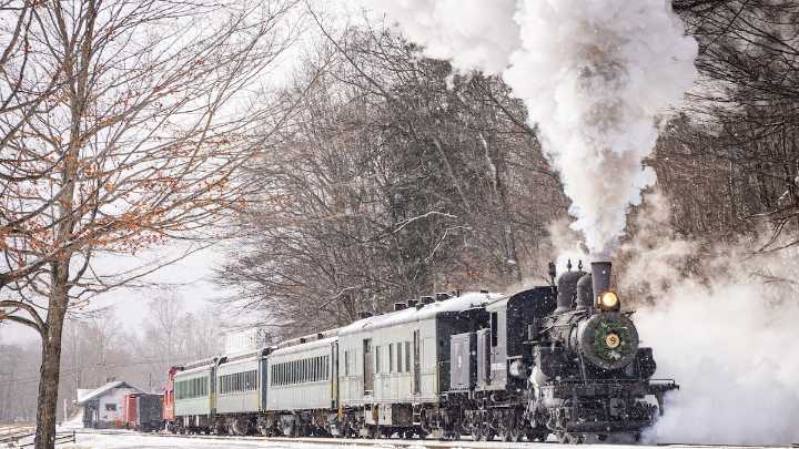 6 festive train rides in the U.S.