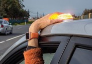 Multas y posibles penas de cárcel por no llevar la baliza V16 en el coche