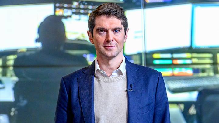 Benjamin Hall presents Honor Award named after daughter at Patriot Awards