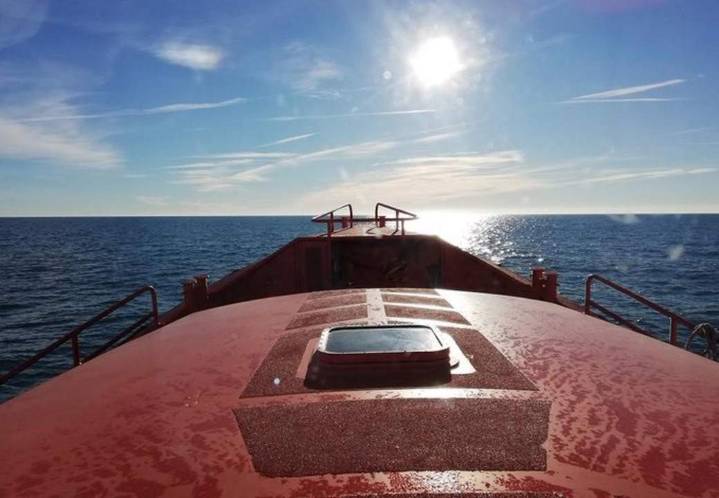 Fallece un migrante tras caer al agua desde una patera con 17 personas en Cartagena