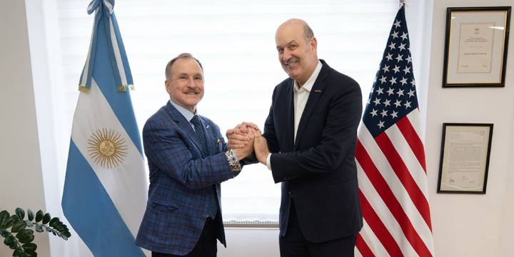 El embajador de EEUU se reunió con Sturzenegger y elogió las reformas del Gobierno: “Tienen el potencial de dinamizar la economía”