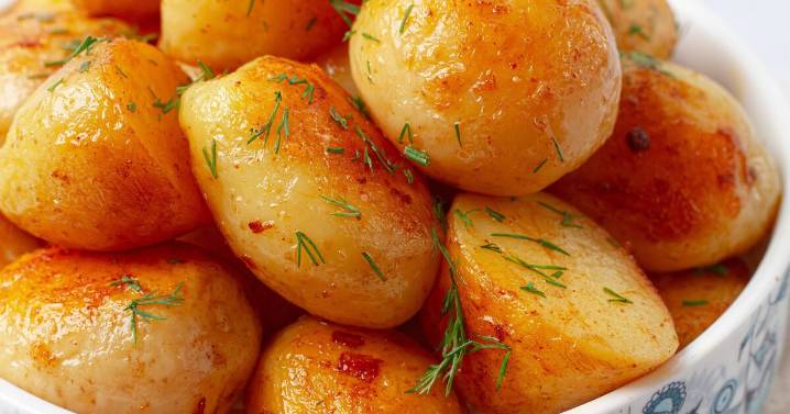 How to make roast potatoes crispier with 1 ingredient