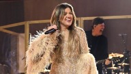 Kelly Clarkson returns to Las Vegas, helps couple get engaged on stage