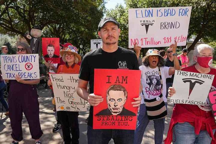 Tesla investors OK $1 trillion pay deal