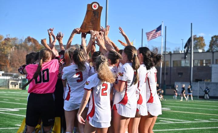 Glenelg field hockey edges Man Valley to win 2A state title