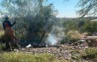 Atienden bomberos incendios de zacatal en Acuña