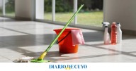 El truco que pocos conocen: el ingrediente que debés tirar al piso antes de trapear
