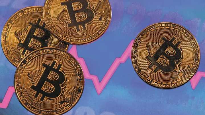 Se desplomó Bitcoin y alcanzó su nivel más bajo en siete meses