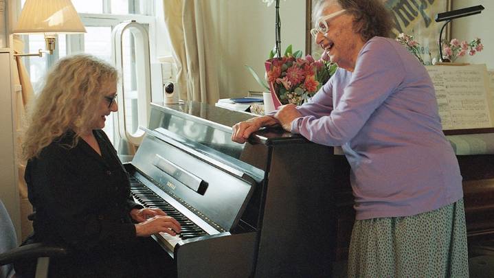 Janus Films Acquires Nathan Silver's Carol Kane Doc Short Carol & Joy