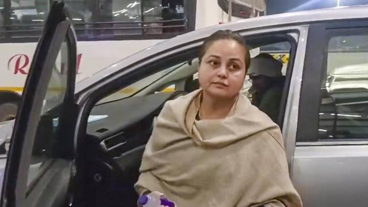 Rohini Acharya again hit out at Tejaswi’s close aides alleging they made her an orphan