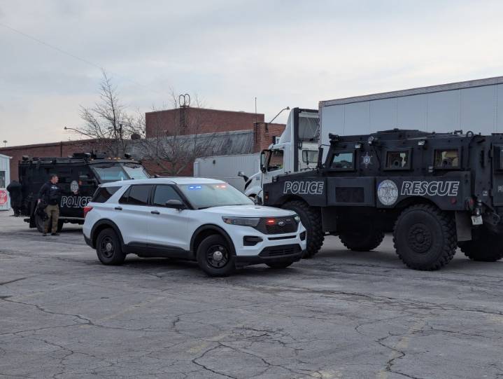 Fort Wayne police chase bus onto International Harvester lot; driver in custody