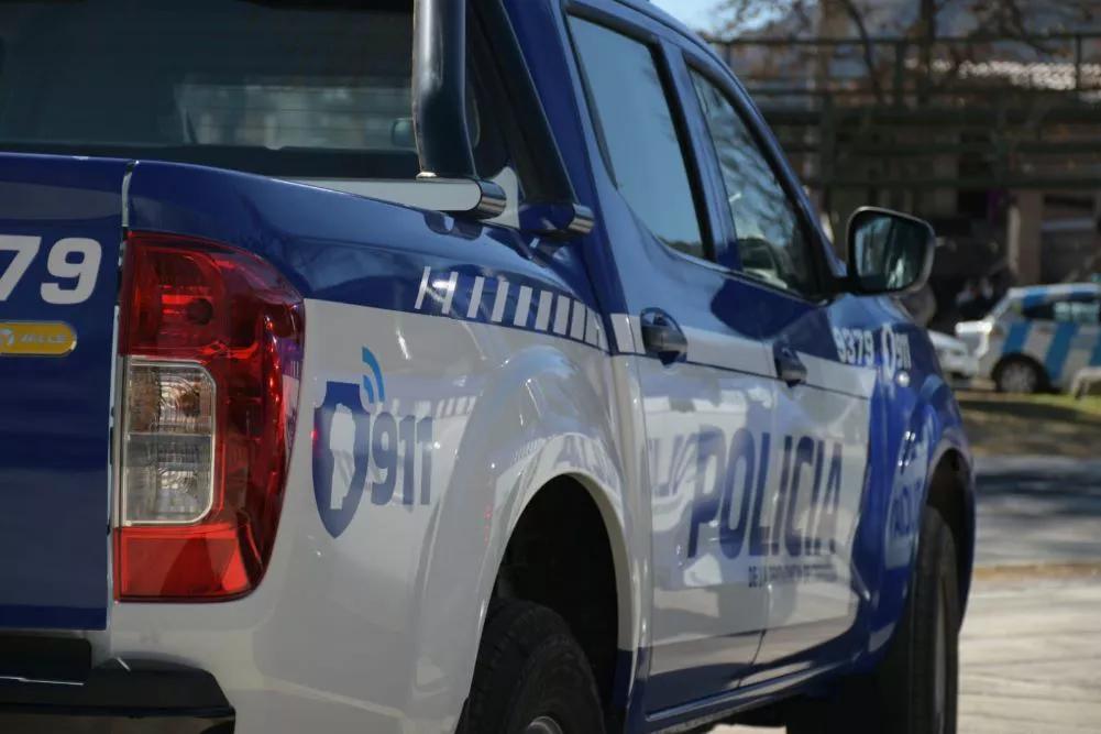 B° Ferroviario Mitre: un hombre falleció tras ser aplastado por un automóvil que estaba reparando