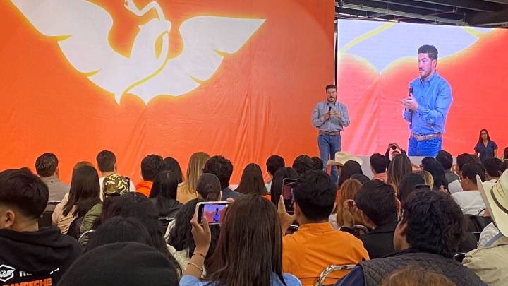 Lanza Samuel García críticas a PRIAN durante encuentro con jóvenes de MC