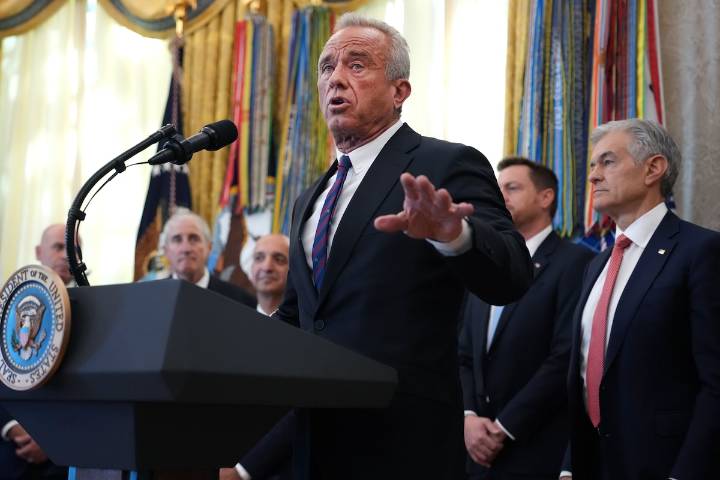 U.S. pushes drugmakers to reveal confidential details of contracts with Canada, other countries