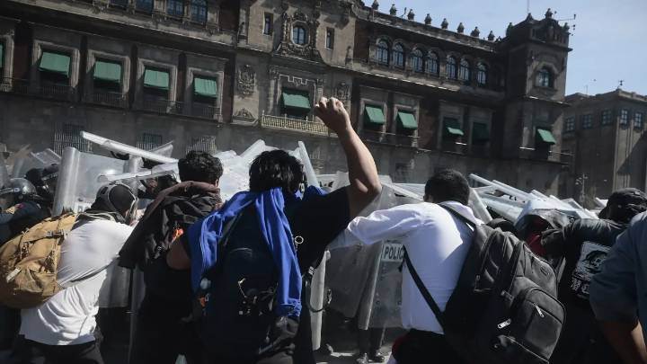 Detienen a 18 personas en la CDMX por violencia en marcha de ‘Generación Z’