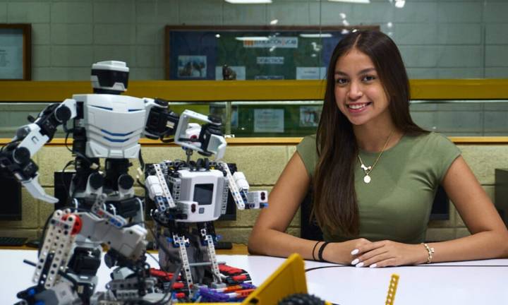 Estudiante venezolana va a la Olimpiada Mundial de Robótica