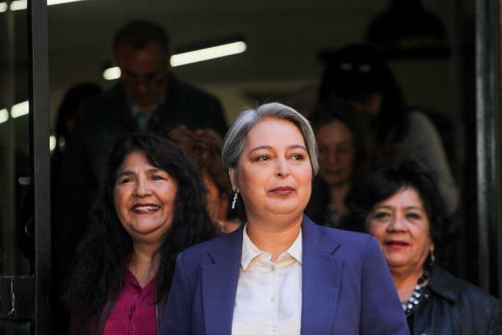 Jeannette Jara dice que se alejará del PC en caso de salir presidente: "Para ahorrar problemas"