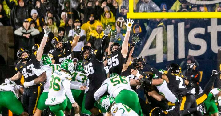 No. 20 Iowa football drops heartbreaker to No. 9 Oregon, 18
