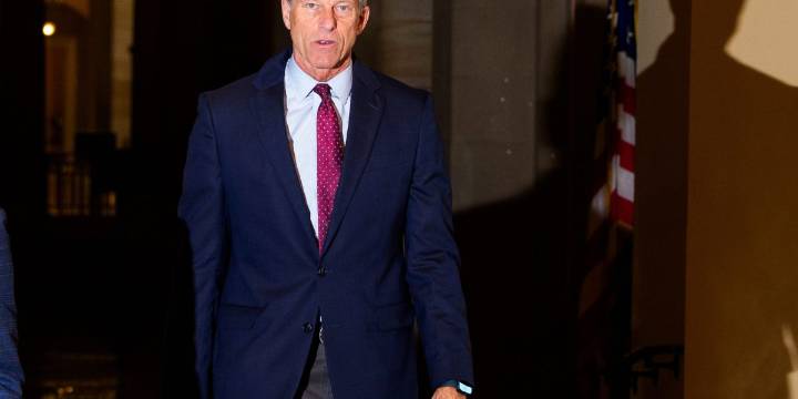 Senate moves to end shutdown as Bernie Sanders says Democrats voting with GOP made 'horrific mistake'