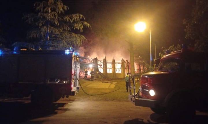 El menor acusado de incendiar la iglesia seguirá internado en un hospital