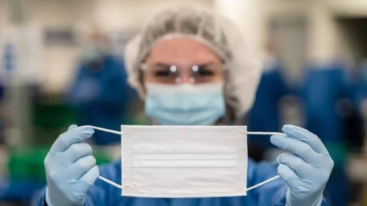 Andalucía recomendará el uso de mascarillas en centros sanitarios y residencias de mayores por el aumento de casos de gripe, a partir del lunes