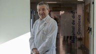 Rafael López, oncólogo: «Si no se investiga con cada paciente estamos perdiendo oportunidades»